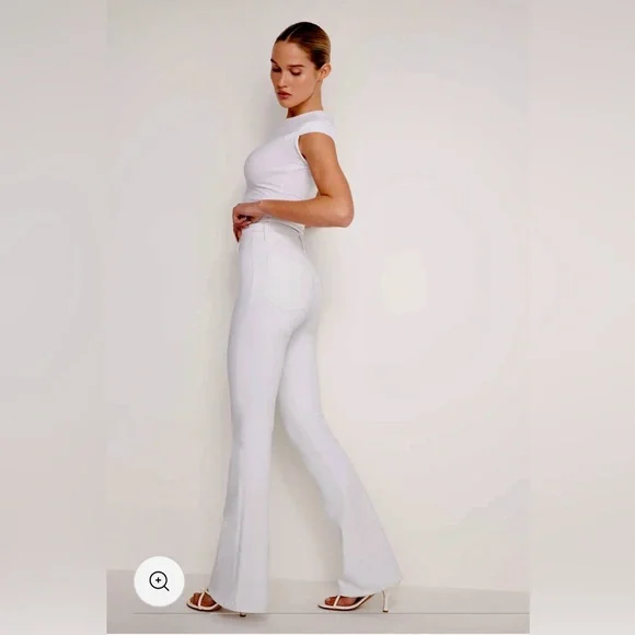 NWT FLARE Good American Pull-On Jeans White, Size 3/Large (Runs more like MED) - Picture 3 of 6